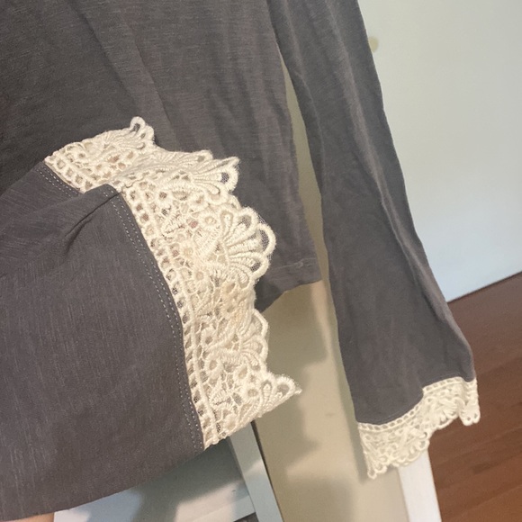 La hearts - macrame crop top with belle sleeve - Picture 4 of 4
